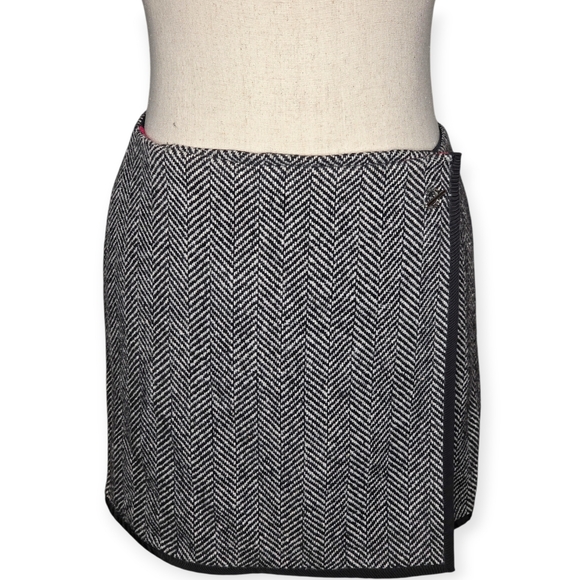 Tommy Hilfiger Dresses & Skirts - Vintage Tommy Hilfiger Y2K Herringbone Wool Blend Skirt Black White 10
